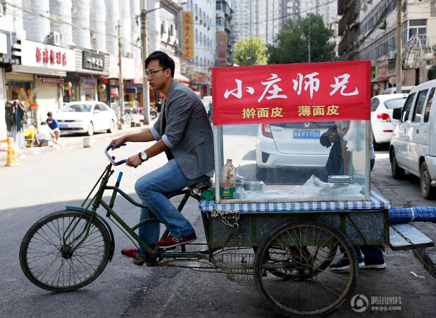 80后涼皮哥莊棟:放棄世界500強公司高管蹬三輪創(chuàng)業(yè) 80后涼皮哥莊棟:放棄世界500強公司高管蹬三輪創(chuàng)業(yè)