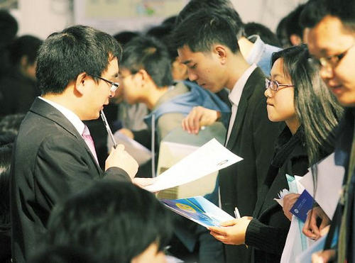 求職面試不能像孔雀開屏一樣單純炫耀自己 求職面試不能像孔雀開屏一樣單純炫耀自己