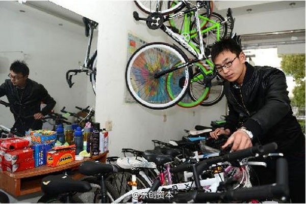 90后在校大學生張少、梁鵬、焦愛芬合伙創業,創建“自由人”自行車行 90后在校大學生張少、梁鵬、焦愛芬合伙創業,創建“自由人”自行車行