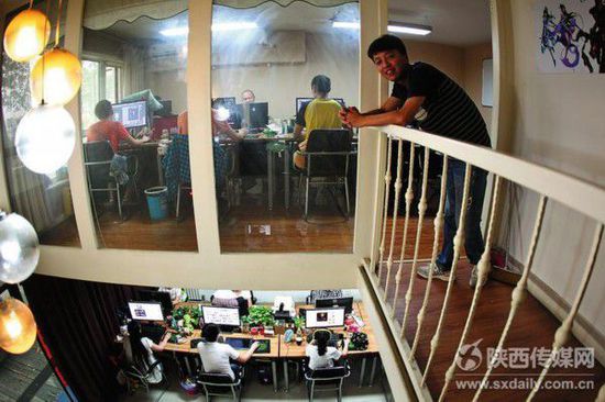 楊潔,80后,易游網絡公司合伙人,2008年西北大學本科畢業后開始北漂,3年后回到西安創業。 楊潔,80后,易游網絡公司合伙人,2008年西北大學本科畢業后開始北漂,3年后回到西安創業。