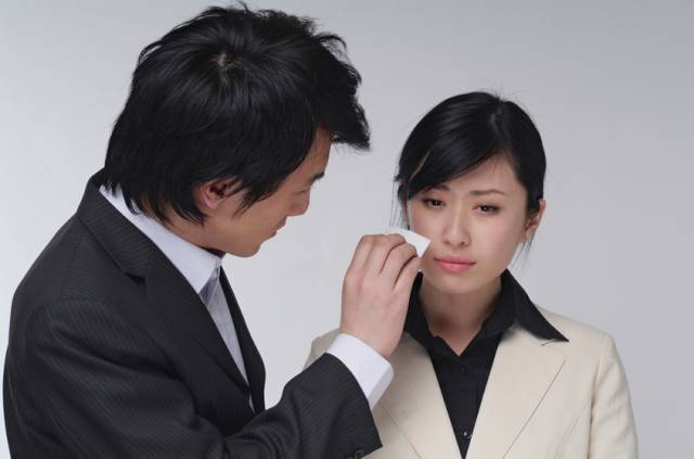 假如你是老板,會(huì)怎么處理這個(gè)女員工? 假如你是老板,會(huì)怎么處理這個(gè)女員工?