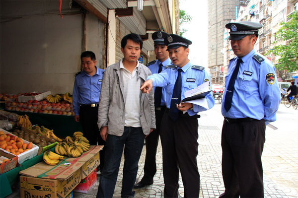 公務(wù)員面試:說說你對城管執(zhí)法人員清理路邊攤兩種行為的看法 公務(wù)員面試:說說你對城管執(zhí)法人員清理路邊攤兩種行為的看法