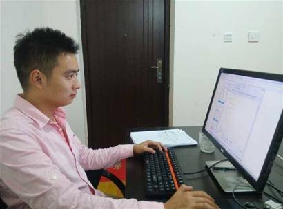 大四男生張學(xué)坤提醒:宅在宿舍是無(wú)法創(chuàng)業(yè)的 大四男生張學(xué)坤提醒:宅在宿舍是無(wú)法創(chuàng)業(yè)的