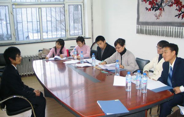 壓力面試:職場(chǎng)小菜鳥(niǎo)面試遭遇老油條 壓力面試:職場(chǎng)小菜鳥(niǎo)面試遭遇老油條