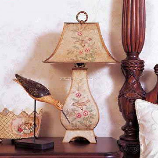 精致高貴歐式臺燈 高貴人士的高貴選擇(圖) 精致高貴歐式臺燈 高貴人士的高貴選擇(圖)