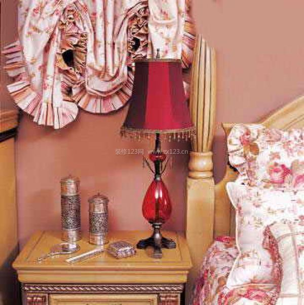 精致高貴歐式臺燈 高貴人士的高貴選擇(圖) 精致高貴歐式臺燈 高貴人士的高貴選擇(圖)