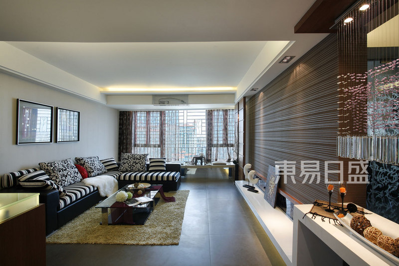 120㎡兩居現(xiàn)代簡(jiǎn)約風(fēng)格裝修案例