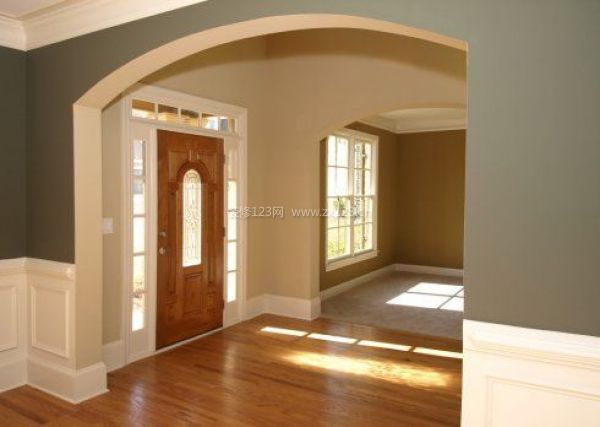 立秋之后，裝修卻開始“熱”了起來。不少有經驗的人士喜歡秋季裝修，圖的是氣候干燥，木質板材不易返潮，涂料、油漆容易干等便利