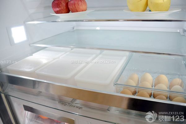 冰箱不啟動的原因2、電源電壓問題