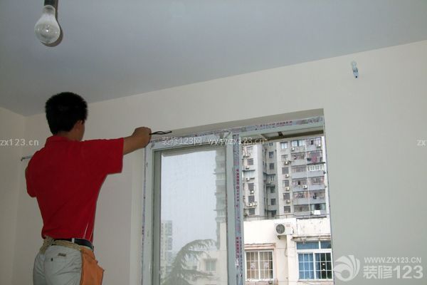 窗簾桿安裝步驟1、確定掛窗簾方式