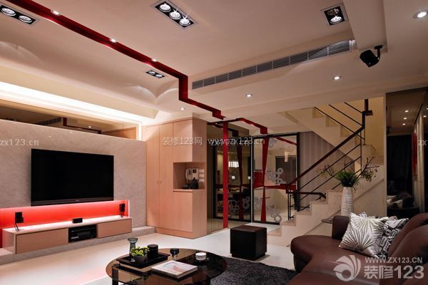 復式房子裝修之挑空客廳顯空間